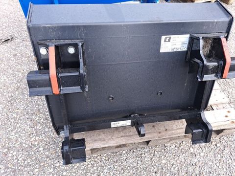 [3508-4464722-4.jpg]