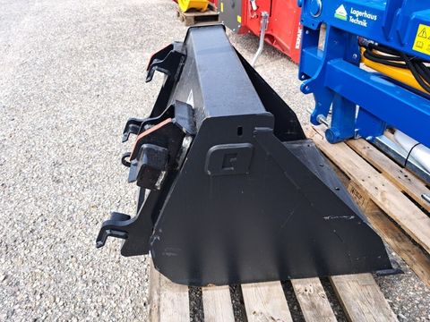 [3508-4464722-5.jpg]