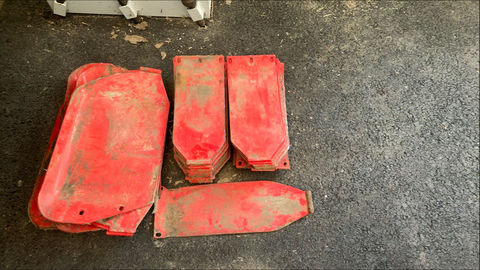 [3508-4826621-2.jpg]