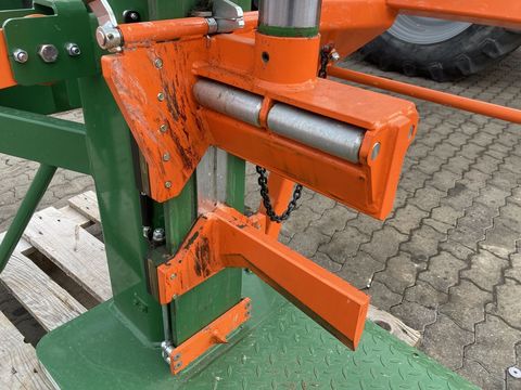 [3508-5529651-15.jpg]