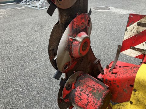 [3508-6276988-9.jpg]