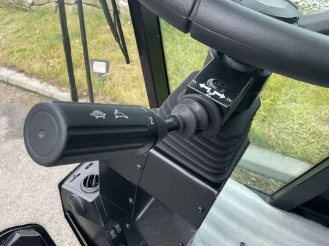 [3508-6506576-14.jpg]