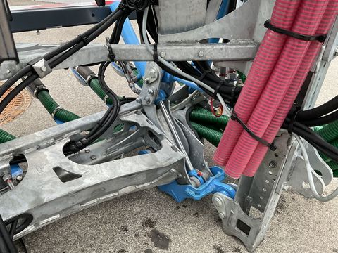 [3508-6765657-13.jpg]