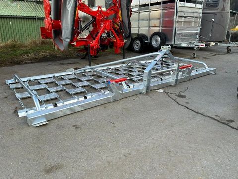 [3511-6880109-0.jpg]