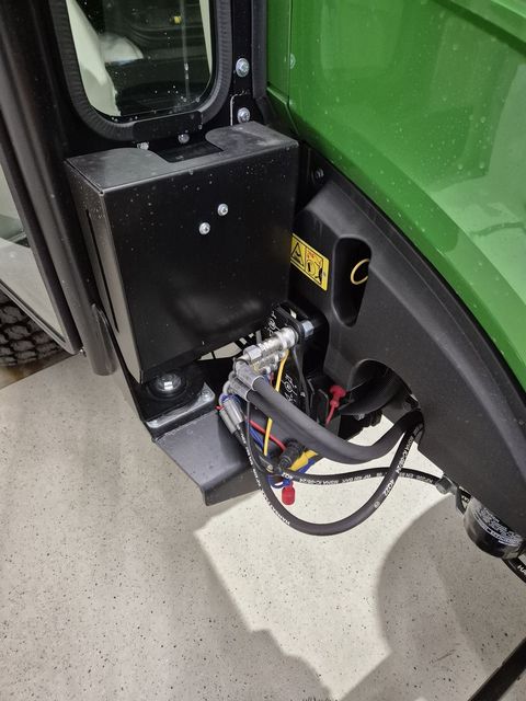 [3559-6391285-4.jpg]