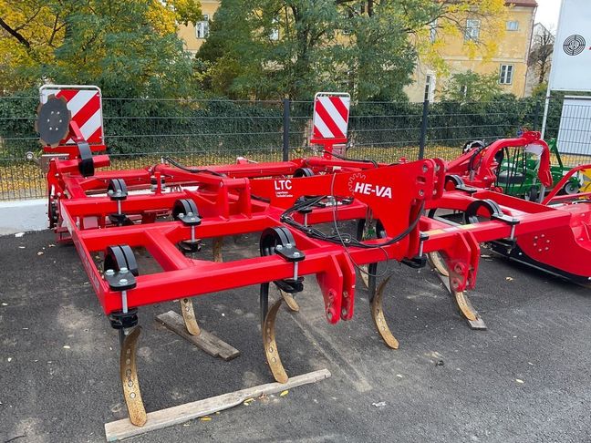 [3571-3902616-0_1.jpg]