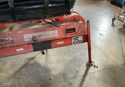 [3571-4147949-9.jpg]