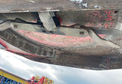 [3571-6084365-15.jpg]