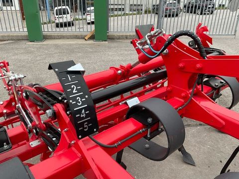 [3571-6391449-10.jpg]