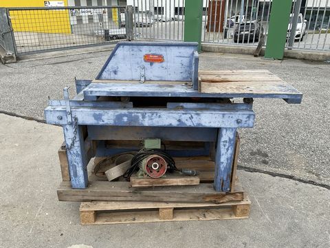 [3571-6403158-4.jpg]