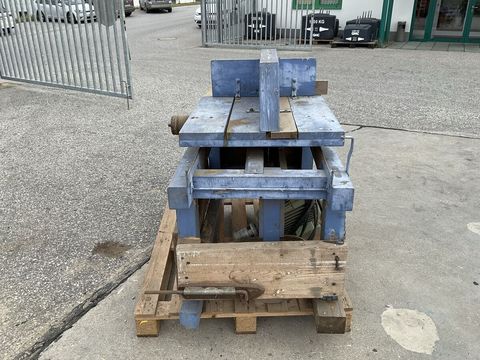 [3571-6403158-5.jpg]