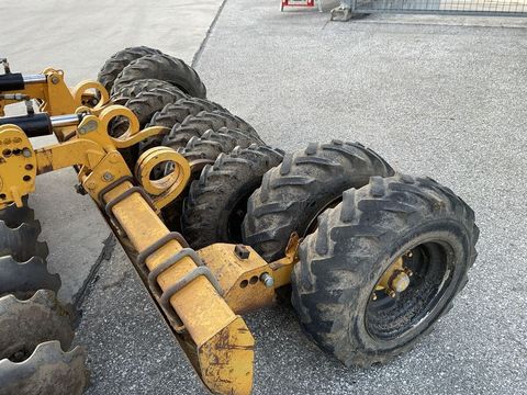 [3571-6433683-14.jpg]