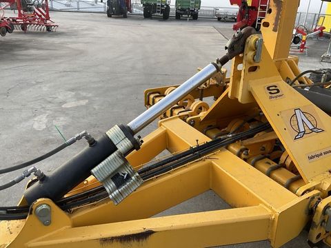 [3571-6433683-20.jpg]