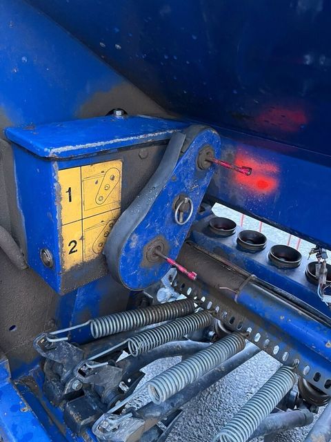 [3571-6478633-12.jpg]