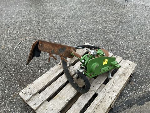 [3571-6495844-3.jpg]