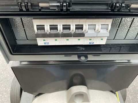 [3571-6679274-11.jpg]