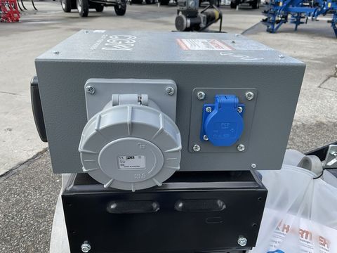 [3571-6746146-9.jpg]