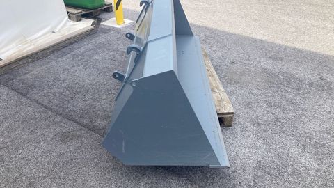 [3592-4438145-5.jpg]