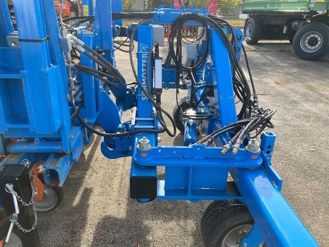 [3592-5795899-12.jpg]