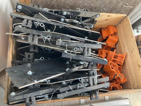 [3592-5795899-13.jpg]