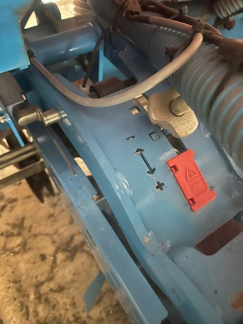 [3592-6495847-1.jpg]