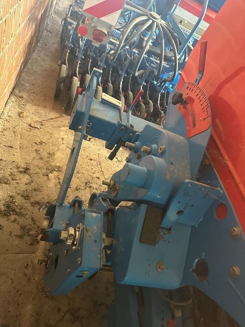 [3592-6495847-4.jpg]