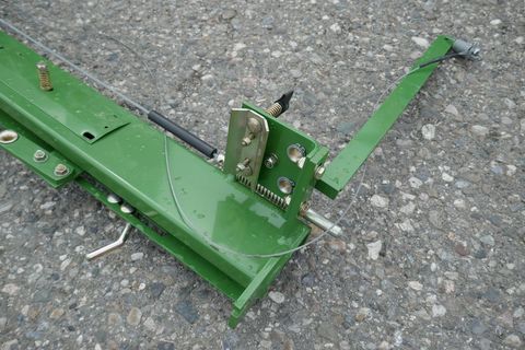 [3600-4391402-2.jpg]