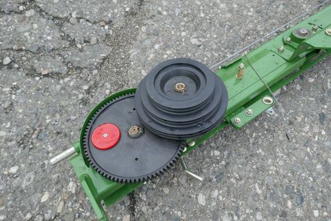 [3600-4391402-3.jpg]