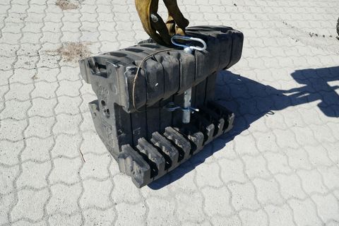 [3600-4494742-6.jpg]