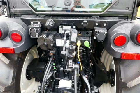 [3600-4697628-7.jpg]