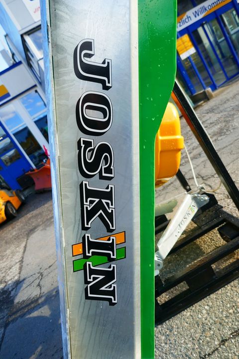 [3600-5159179-4.jpg]