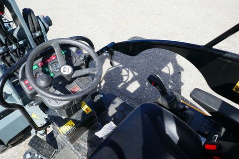 [3600-5535743-6.jpg]
