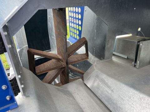 [3600-5592255-12.jpg]