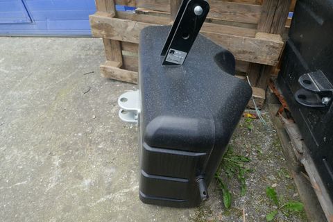 [3600-5638854-1.jpg]