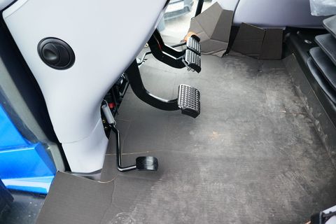 [3600-5691538-4.jpg]