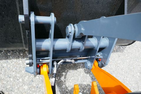 [3600-5691616-17.jpg]