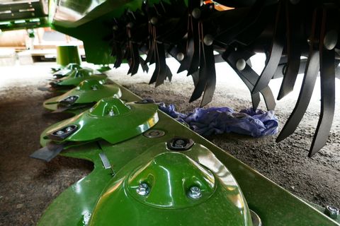 [3600-5702648-3.jpg]