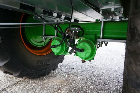 [3600-5704067-7.jpg]