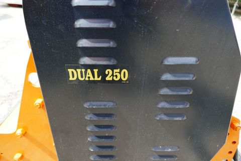 [3600-5755307-2.jpg]