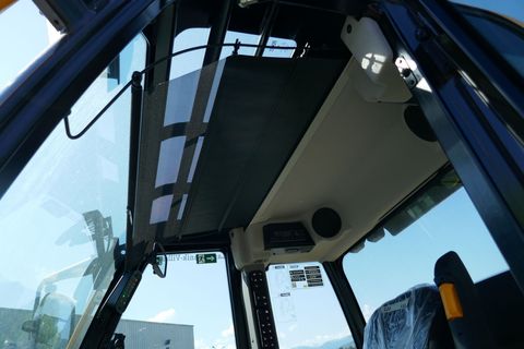 [3600-5767256-11.jpg]