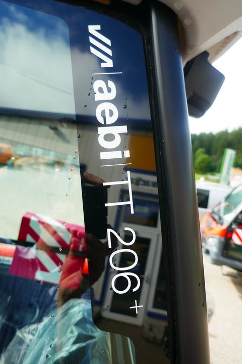 [3600-5860518-2.jpg]