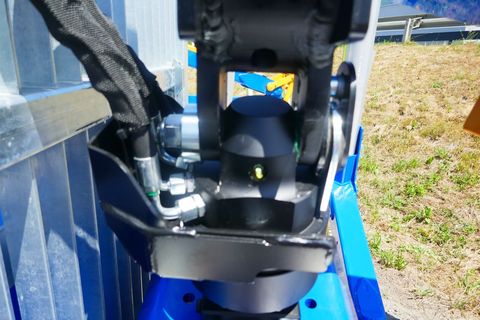 [3600-5881180-7.jpg]