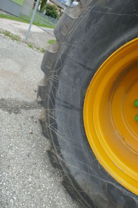 [3600-6243179-10.jpg]