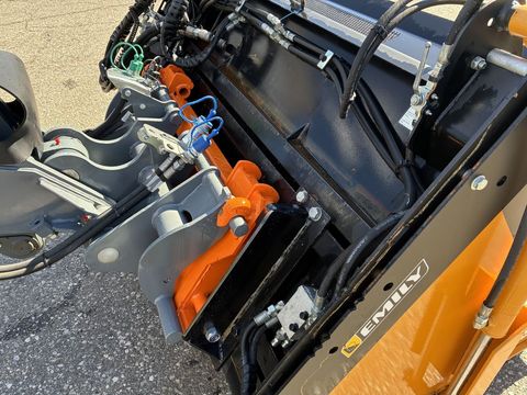 [3600-6299946-2.jpg]