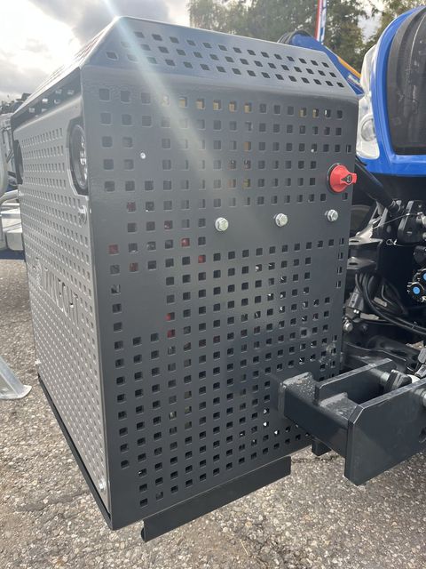 [3600-6355976-4.jpg]