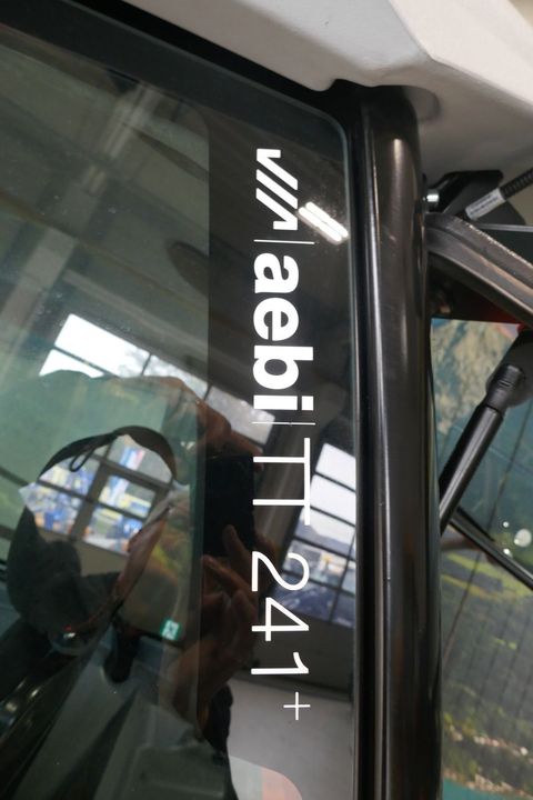 [3600-6376472-1.jpg]