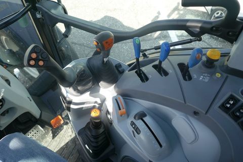 [3600-6376602-12.jpg]