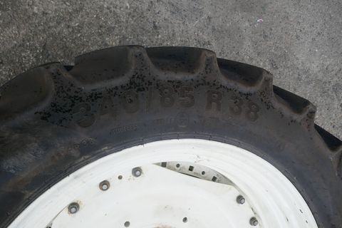 [3600-6395352-1.jpg]