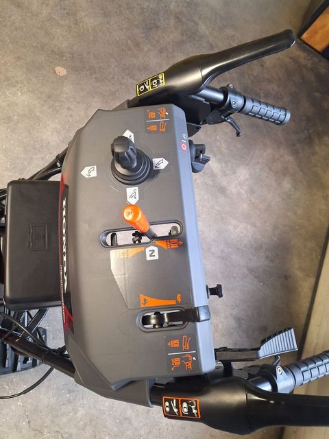 [3600-6395421-2.jpg]