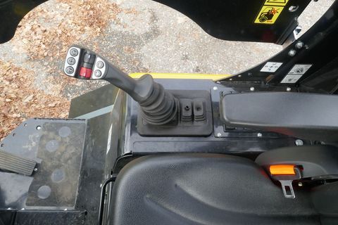 [3600-6492663-4.jpg]